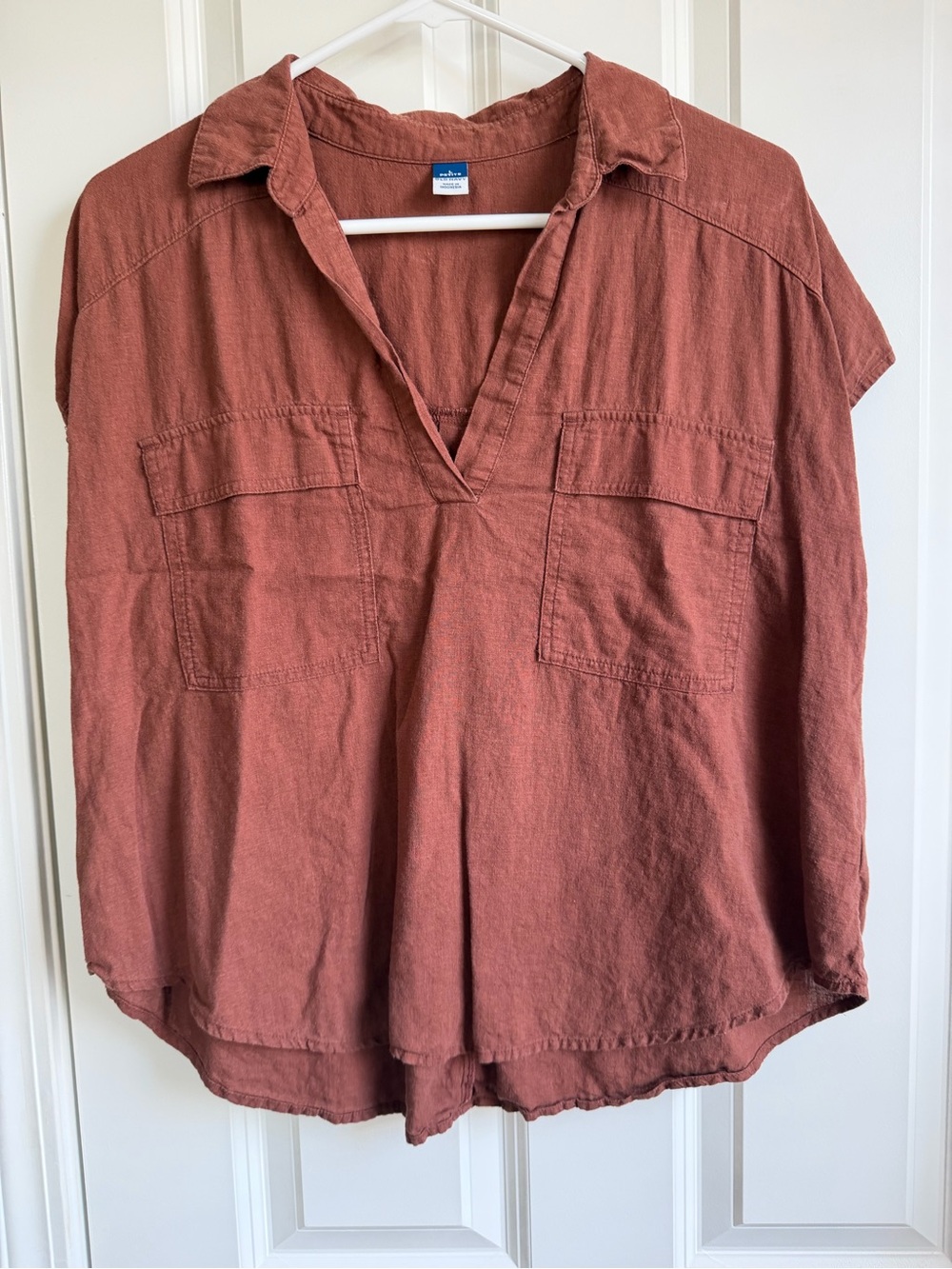 Old Navy Women's Button-Down Split V Top in Rust